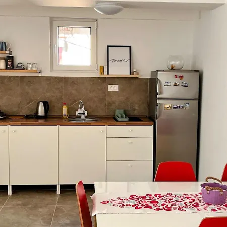 Angela's Apartman *